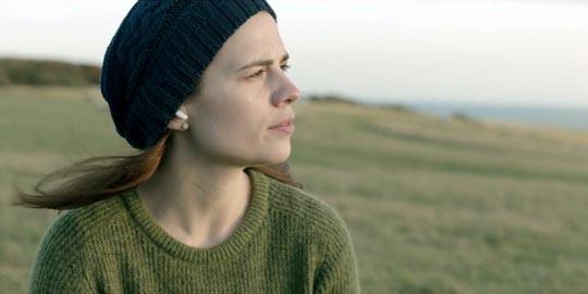 black-mirror-2x01-be-right-back-replicantes-r-L-zvT1rf