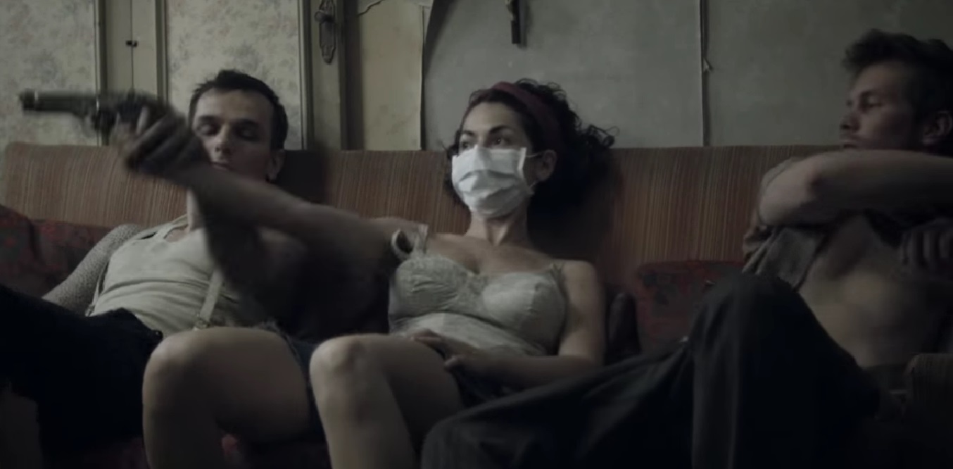 “El Desierto”: Tres son multitud